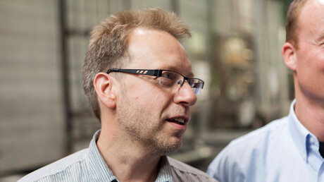 会議中のZF Friedrichshafen社従業員