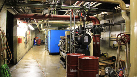 ZF Friedrichshafen社の古い圧縮空気システム