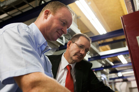 ケーザー社エンジニアのHagesとZF Friedrichshafen社従業員のBaumgarten氏の会議