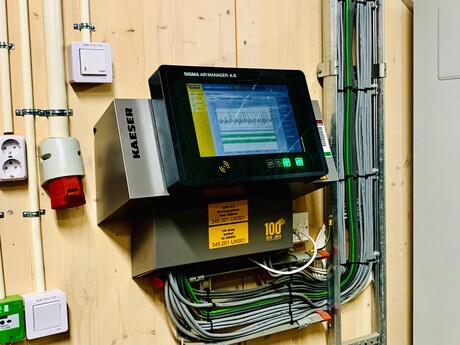 シグマ・エアー・マネージャー4.0が圧縮空気ステーションを制御し、均等に機械が使用できるようになります。