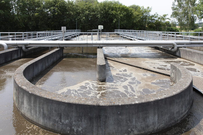 エアレーションタンク内の微生物に酸素を供給。