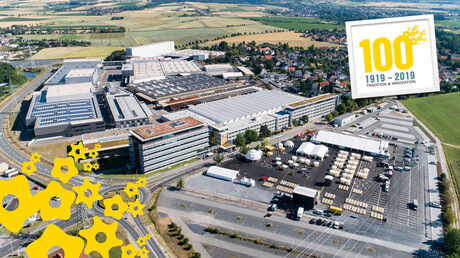 コーブルグのケーザー・コンプレッサー株式会社では、操業100周年を記念した会社公開日に、工場見学、スタッフパーティが催されました。