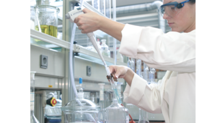 研究開発向けケーザー社産業用レシプロコンプレッサー